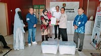 Hj__Nike_Kamantoh,_SKM,_dan_Tim_Kesling_melaksanakan_serah_terima_limbah_alat_kesehatan_mengandung_merkuri_kepada_Pihak_Dinas_Kesehatan_Kab_Katingan